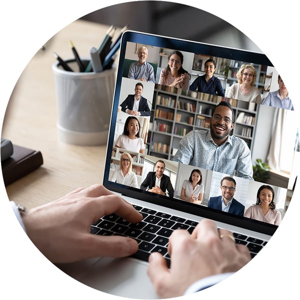 computer-displaying-virtual-meeting-room