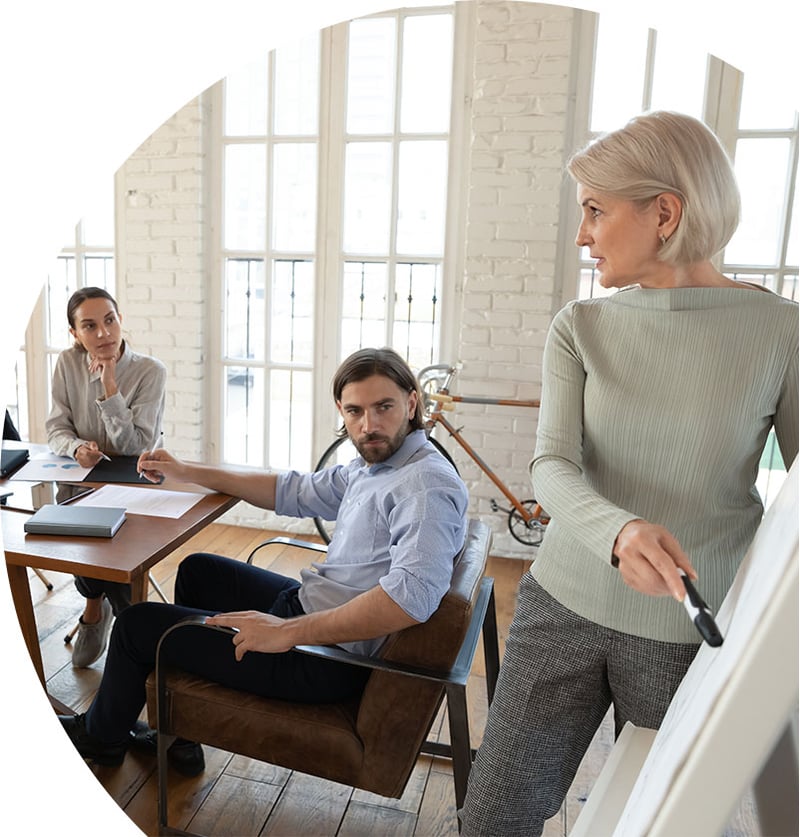 fp_0021_manager-leading-office-training