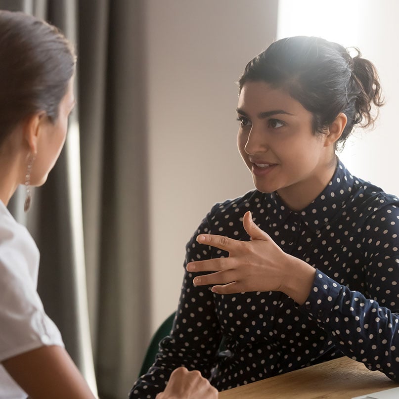 two-coworkers-communicating-effectively