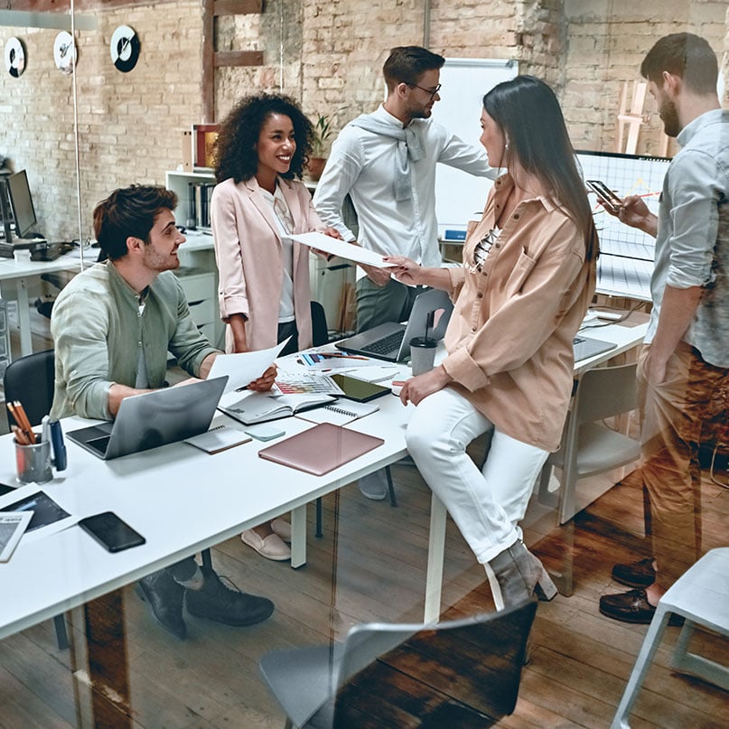 woman-collaborating-with-coworkers-in-open-office
