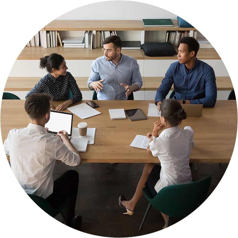 teams-collaborating-around-table-at-meeting