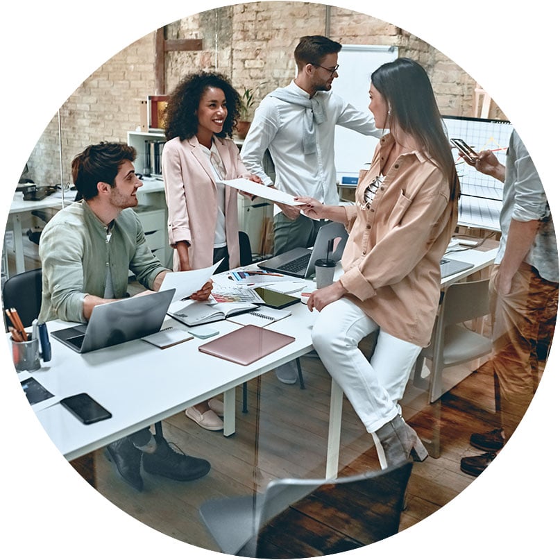 woman-collaborating-with-coworkers-in-open-office